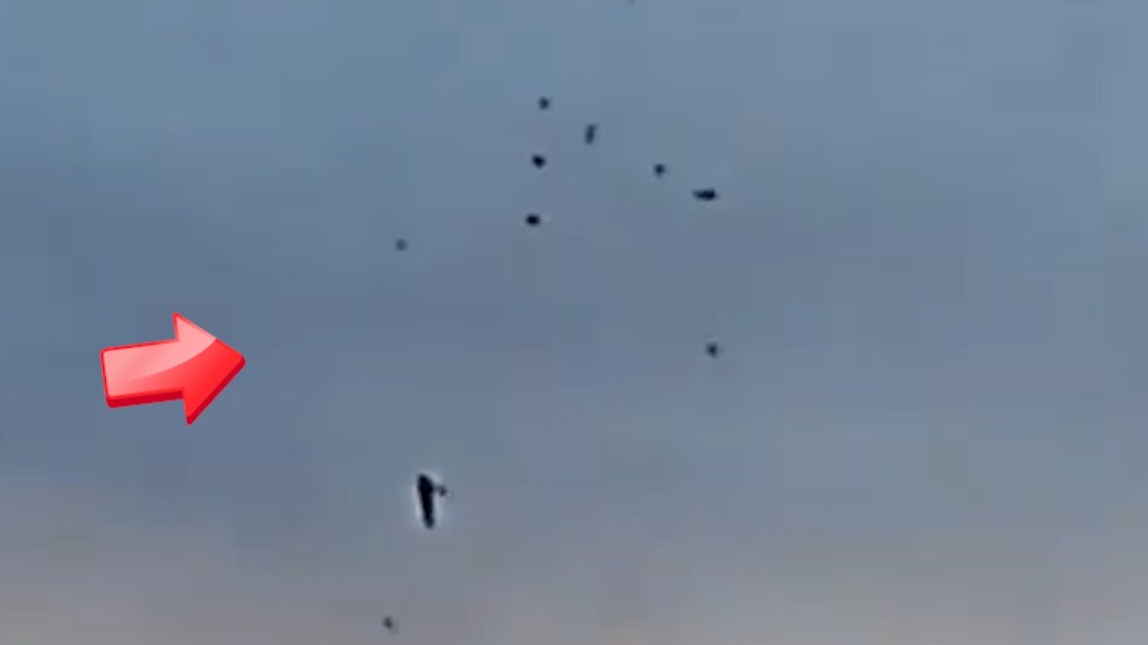 Stick-shaped UFO and large number of small UFOs seen in the morning sky [Space]