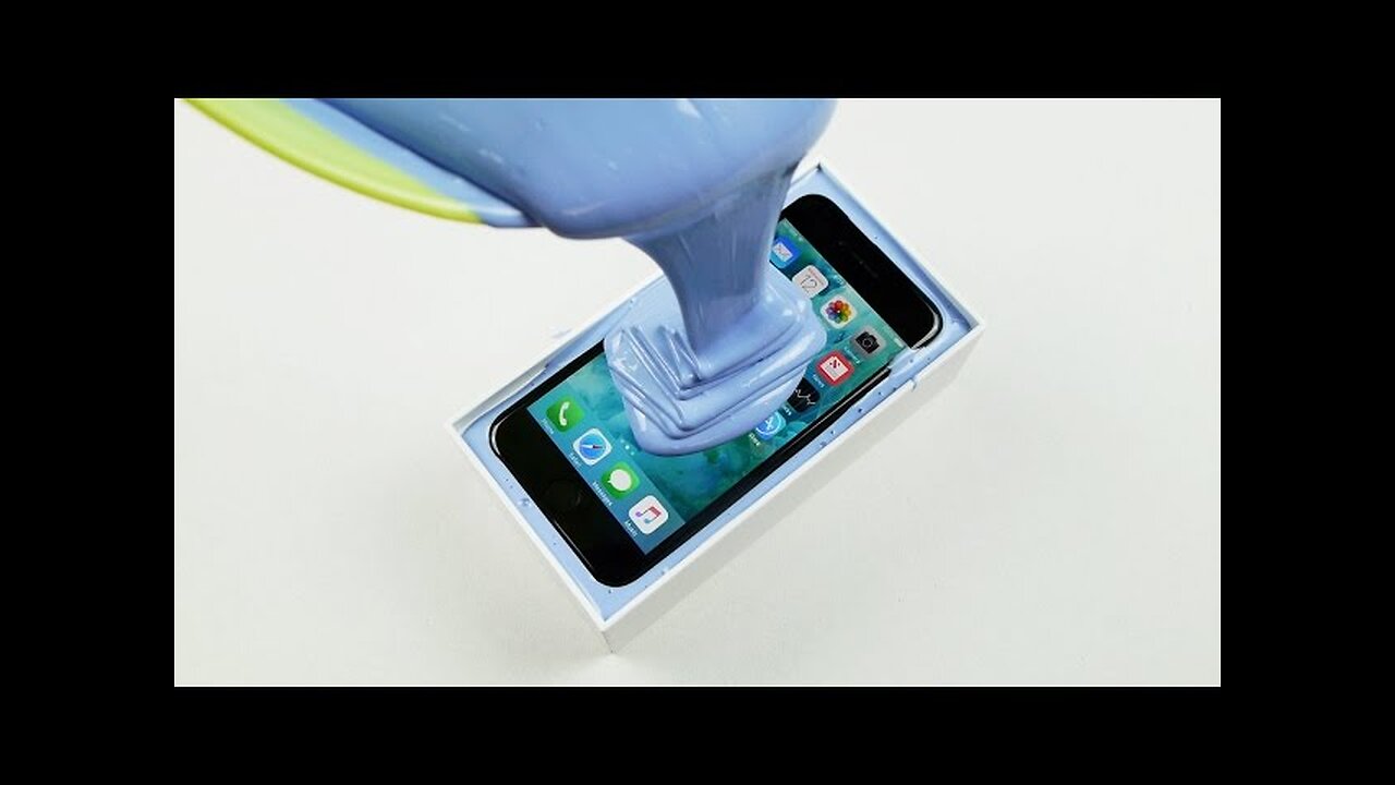 What Happens If You Trap an iPhone 7 in Rubber?