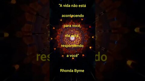 A vida não está acontecendo para você, ela está respondendo a você - Rhonda Byrne #shorts