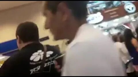 ‪“Invasión” del FA en el Shopping y Terminal de Ómnibus en Salto‬