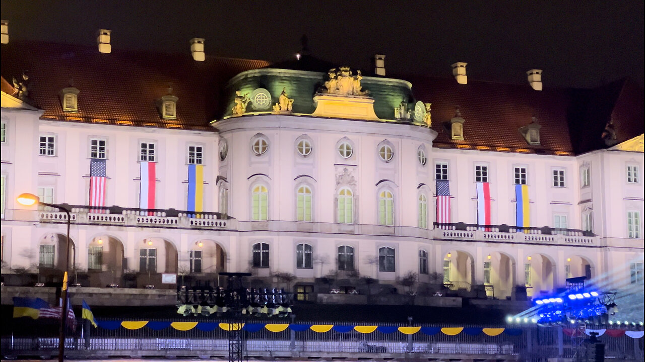 Royal Castle in Warsaw Adorned with US, Ukraine & Poland Flags Ahead of Biden Speech