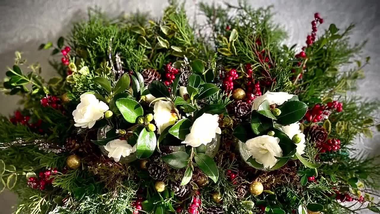 How to easily create your very own Christmas centerpiece