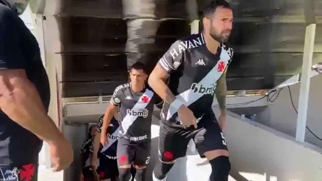 Vasco entrando em campo para vencer o Santos