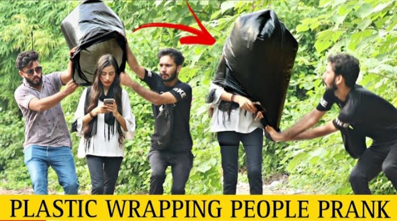 Plastic wrapping on strangers 😂