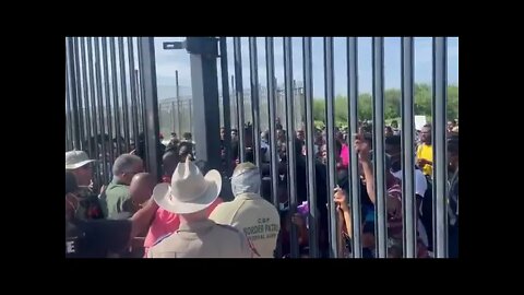 SHOCK! Thousands storm the US border - This is Joe Biden's Open Borders policy / no testing/vetting