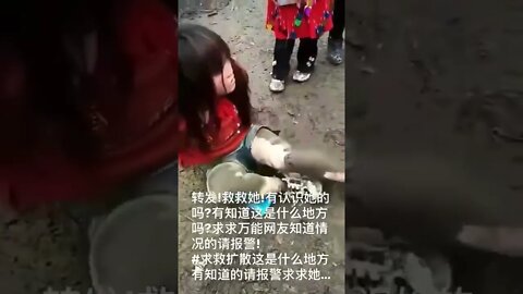 急转救人视频！据说是刚被拐到穷地方的女人想逃，被全村之力围捕。请大家紧急扩散，油管，别作恶！🙏🙏