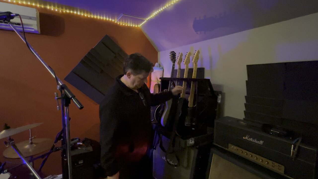 Hello Friend guitars