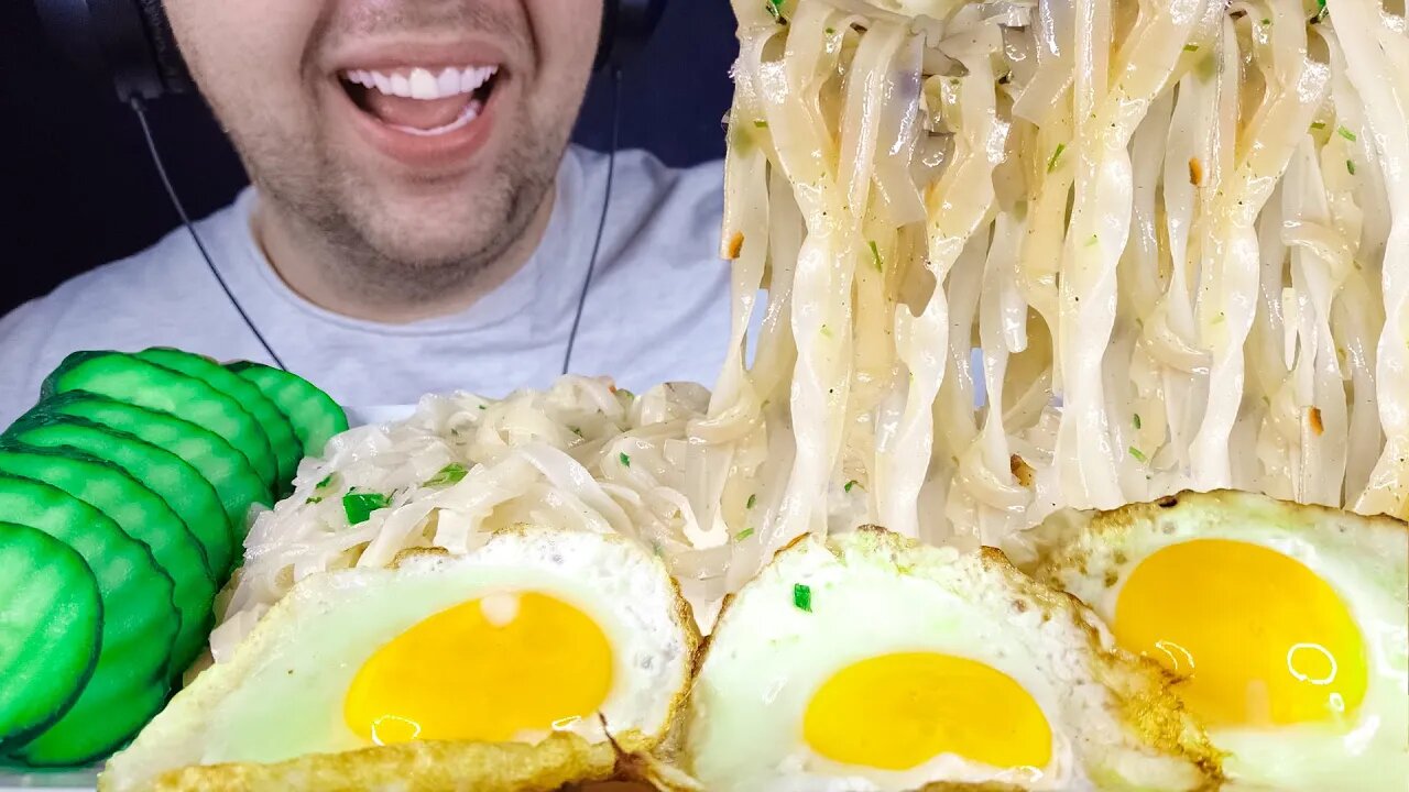 ASMR PHO RICE NOODLES & FRIED EGG & CUCUMBER | VIETNAMESE NOODLES | MUKBANG EATING SHOW NO TALKING