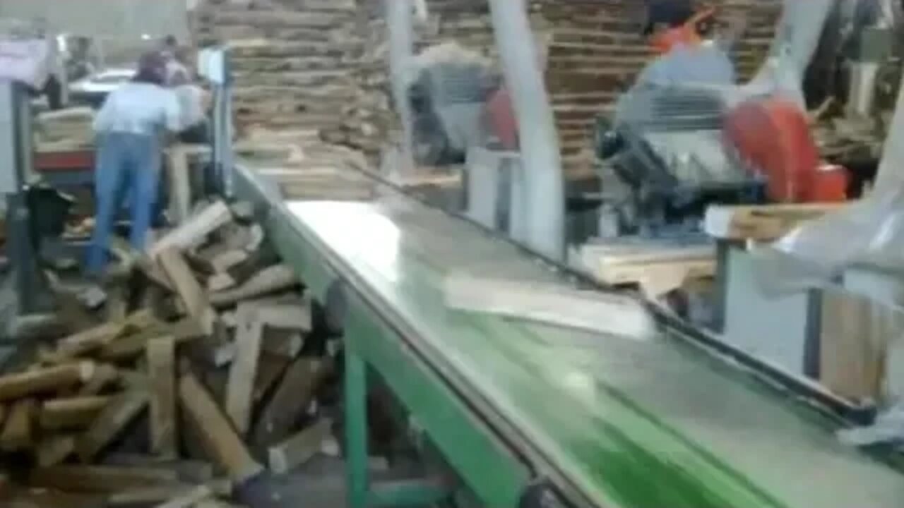 Pemotongan Kayu Balok Barecore