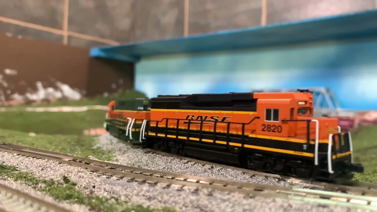 N Scale BNSF local passing by