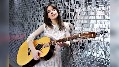 La Georgienne Amélie Veille en conférence dans des écoles en Beauce