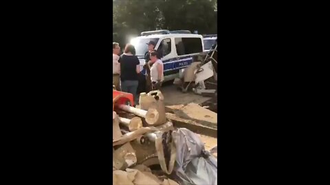 Hochwasser: Polizeigroßeinsatz wegen Reichsbürgern