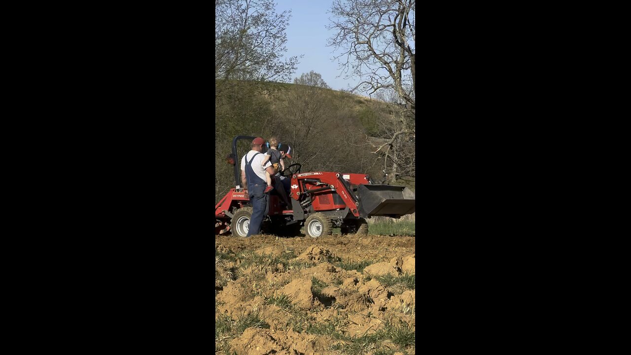 Tilling with a Massey Ferguson GC1723