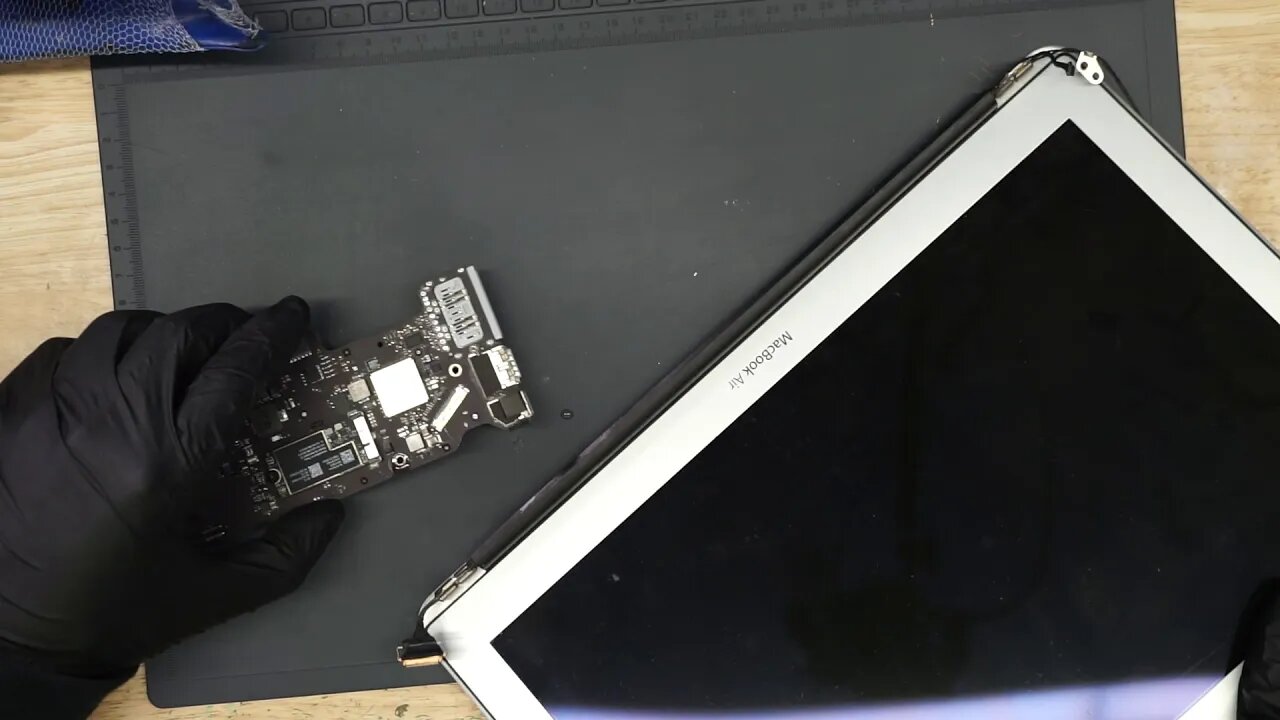 Macbook Air no backlight A1466 logic board repair