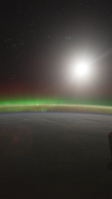 Som ET - 83 - Earth - ISS 030-E-73375-73704 - Aurora Borealis over the Atlantic Ocean