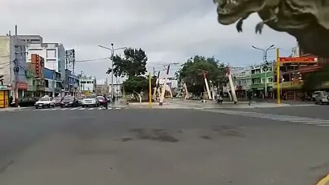 Efectos Especiales: Dinosaurio en la Av. Pardo