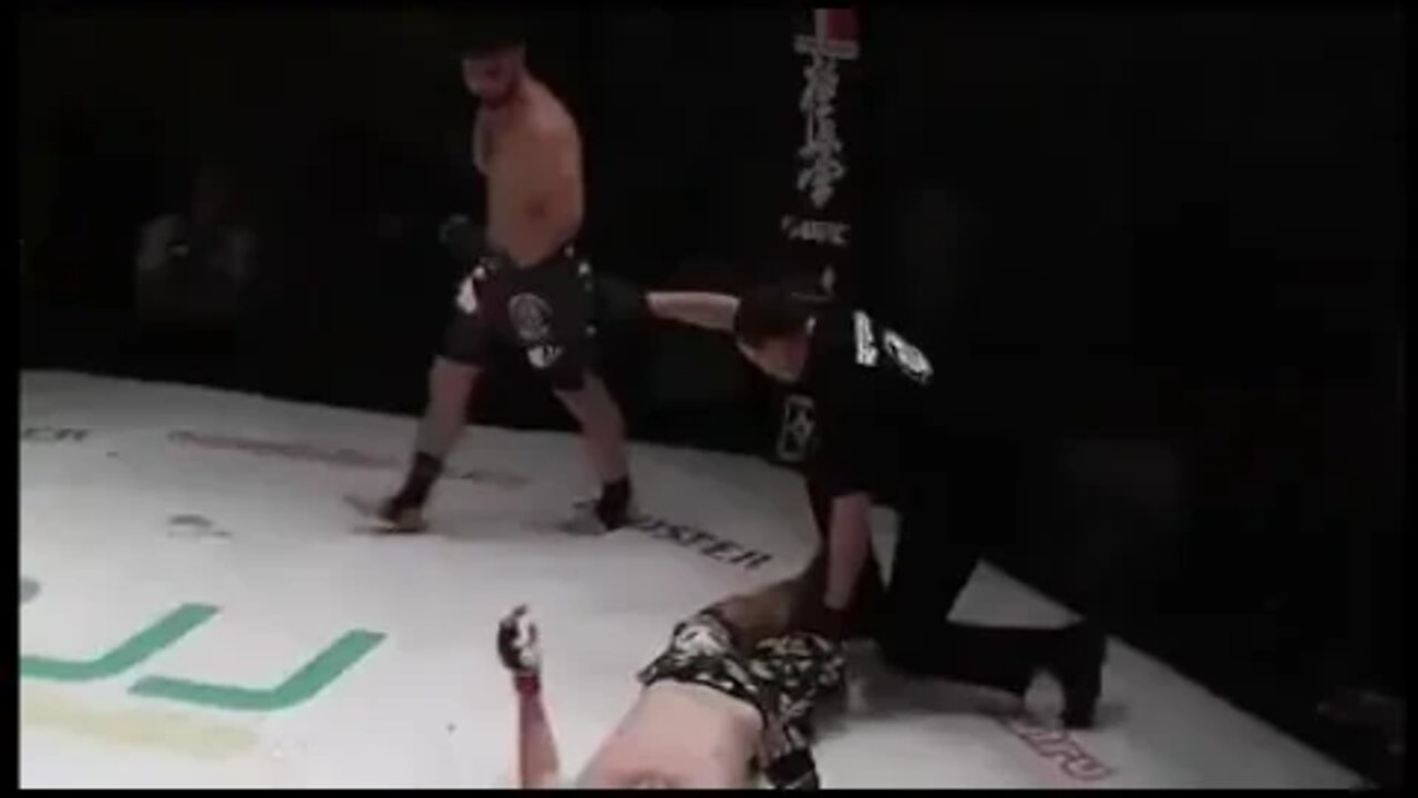 MMA Fighter Breaks Leg During Fight