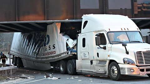 TRUCKS SMASHING INTO BRIDGES- IDIOT TRUCK DRIVERS, CRAZY TRUCK DRIVING FAILS 2022