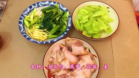 回锅肉变着花样儿吃，莴笋回锅肉，味道不逊于莲白蒜苗回锅肉