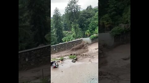 Banjir Bandang 😳
