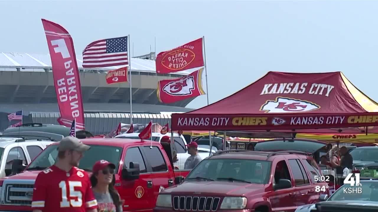 Thousands of fans return to GEHA Field at Arrowhead Stadium in full capacity for season's home opener