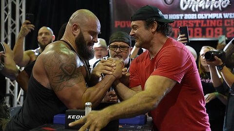 WWE_Braun_Strowman_VS_Devon_Larratt_