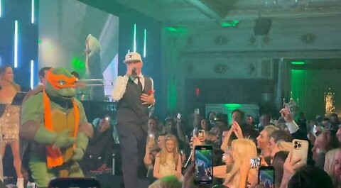 Ninja Turtles, Vanilla Ice Perform at Trump's New Year's Eve Party