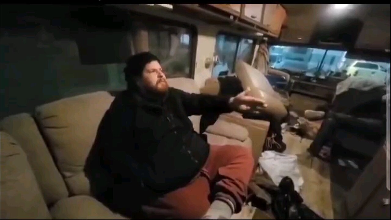 Chicken Andy calls out Mando for having sex with Goocheese when she was drunk af