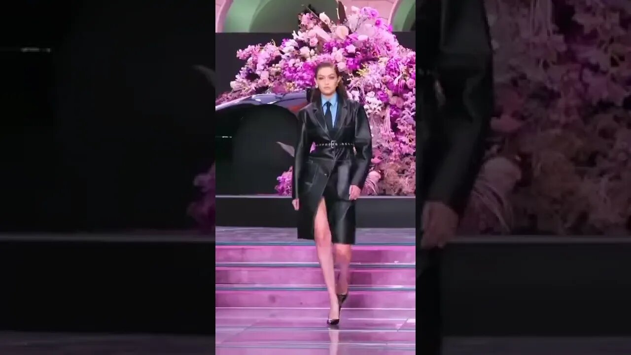 Gigihadid in Versace Spring/Summer 2020 FashionShow