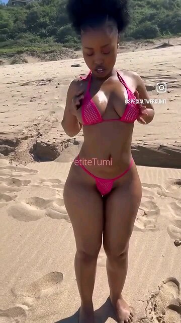 GIRL AT THE BEACH WITH BEACHEBODY