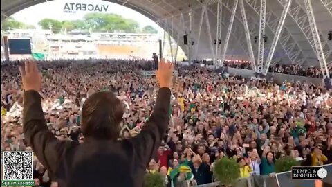 Bolsonaro visita Fenasoja no RS e faz surpresa aos moradores de Planalto