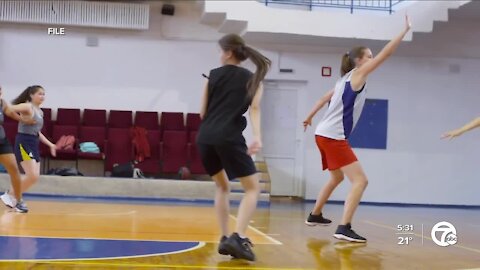 Parents confused as some schools adopt COVID sporting event policies while others don't