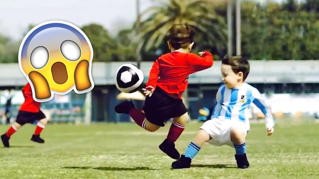 KIDS IN FOOTBALL - FAILS, SKILLS & GOALS