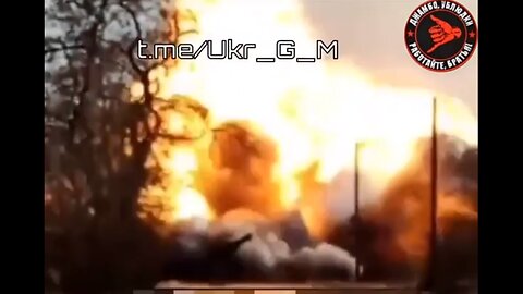 Burning Ukrainian T-64 Explodes - HUGE explosion!