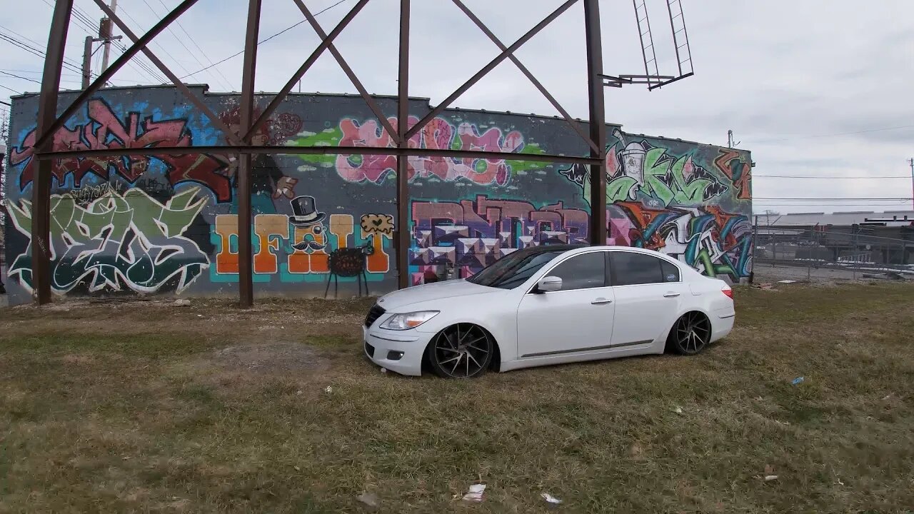 BAGGED HYUNDAI GENESIS ON 20" DOING DONUTS