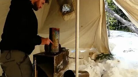 Camping in the wild in the cold winter 7