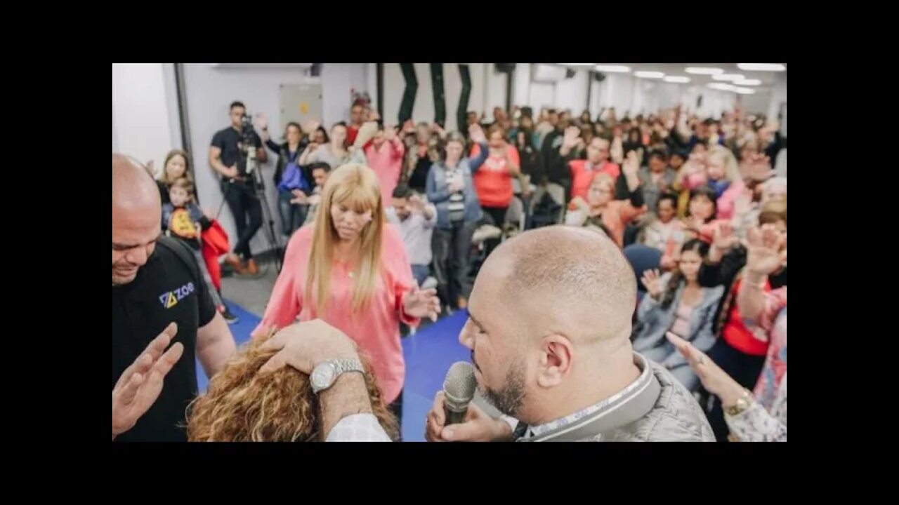 Duda existencial...... ¿Por que cerca de la ex sede de #avivazoe hay otra iglesia parecida?