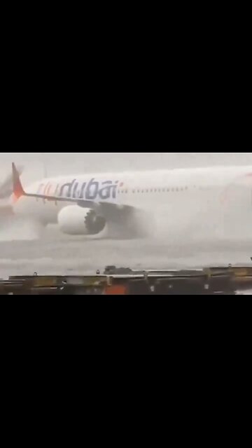 Insane Torrential Downpours In Dubai Turns The Airport Into An Ocean, All Flights Diverted