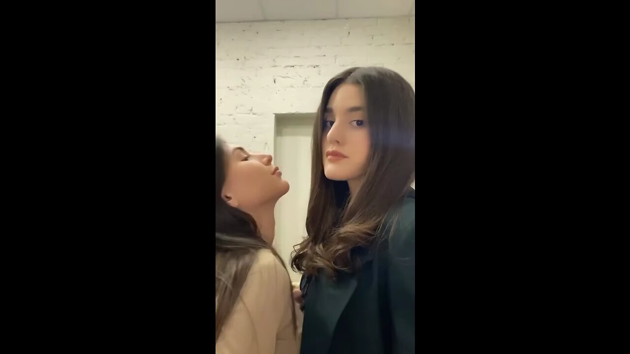 What these girls are doing 😳 shocking