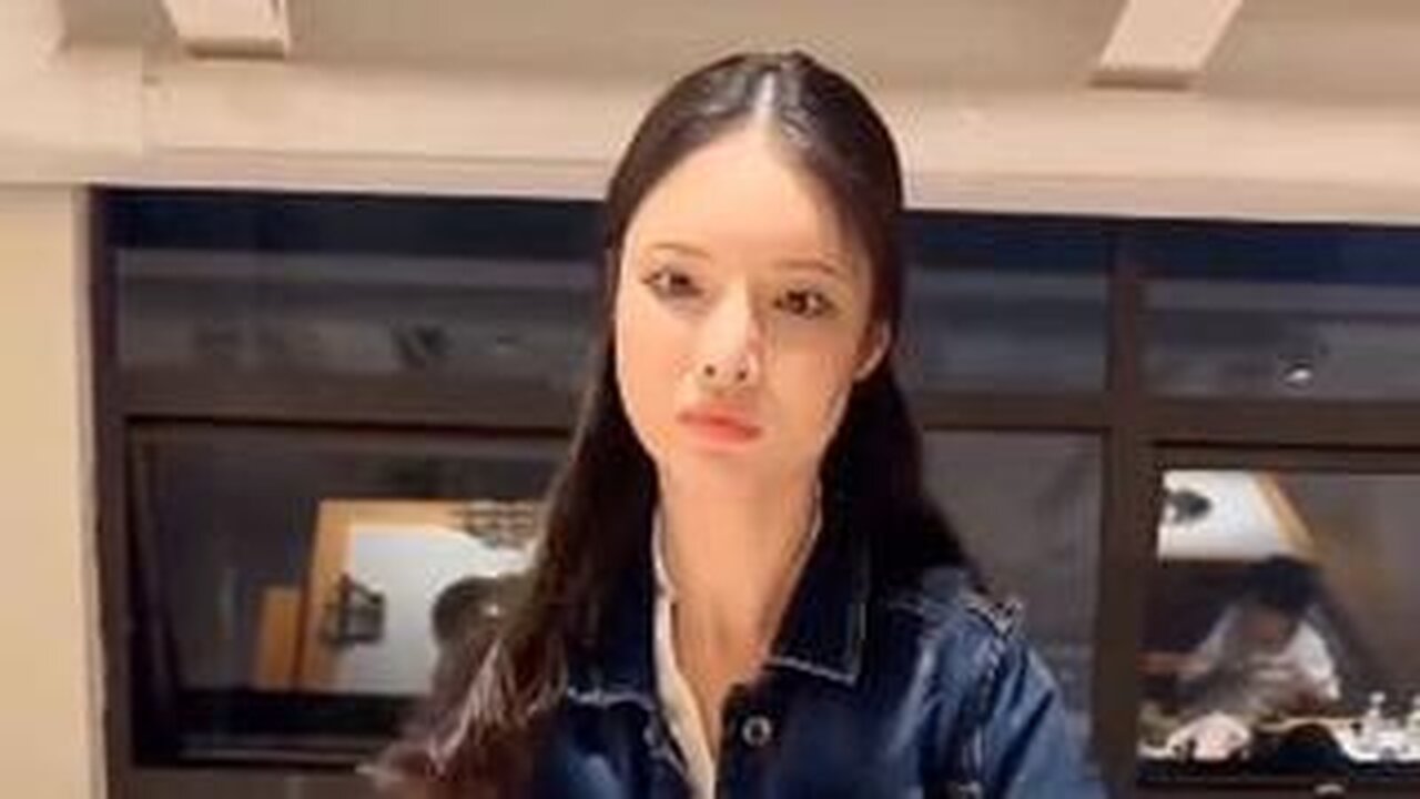 Creepy human robots serving food in China