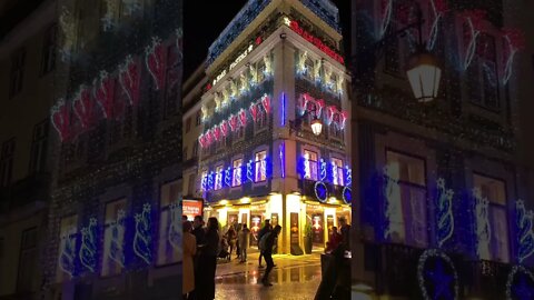 OLHA QUE LINDO ESSE PRÉDIO EM LISBOA