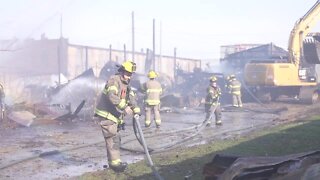 Fire destroys warehouse near downtown Lansing