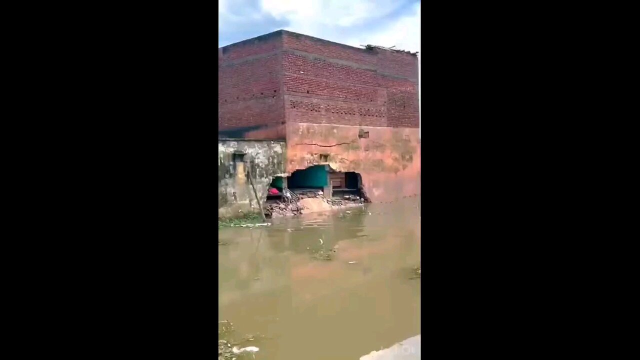 Rain 🌧️ river in water 💦 level is highly