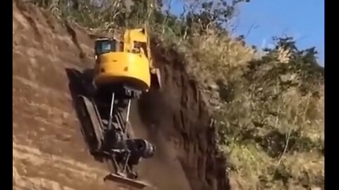 A Spider Excavator Demonstrates It's Unique Ability - HaloRockNews