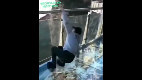 Short: QUEBRANDO A PONTE DE VIDRO
