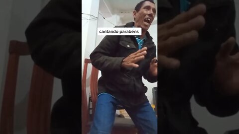 ISTO É INCRIVEL VOCE NUNCA VIU ALGUEM CANTAR PARABENS DESTA FORMA ( MEME ) ( PEIDO ) #SHORTS