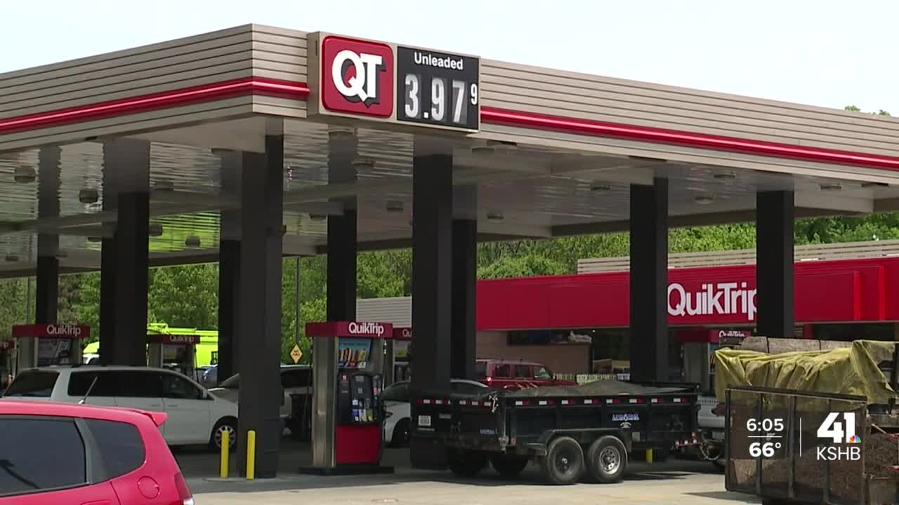 AAA: High gas prices not stopping holiday travel