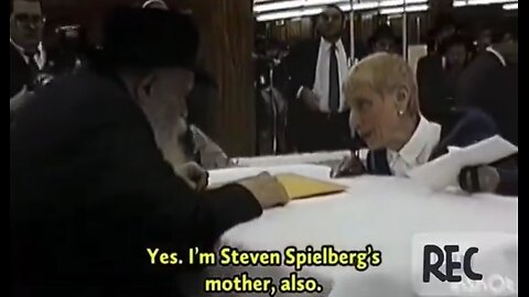 Steven Spielberg's mother visits the Chabad Rebbe for blessings