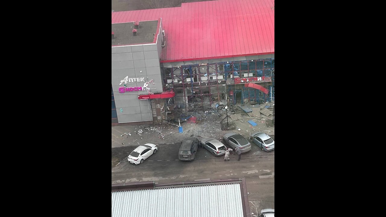 The moment a missile struck a shopping centre in Belgorod Russia 🤬🤬🤬