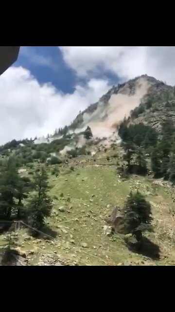 Rocks Falls In India 😱😱😱